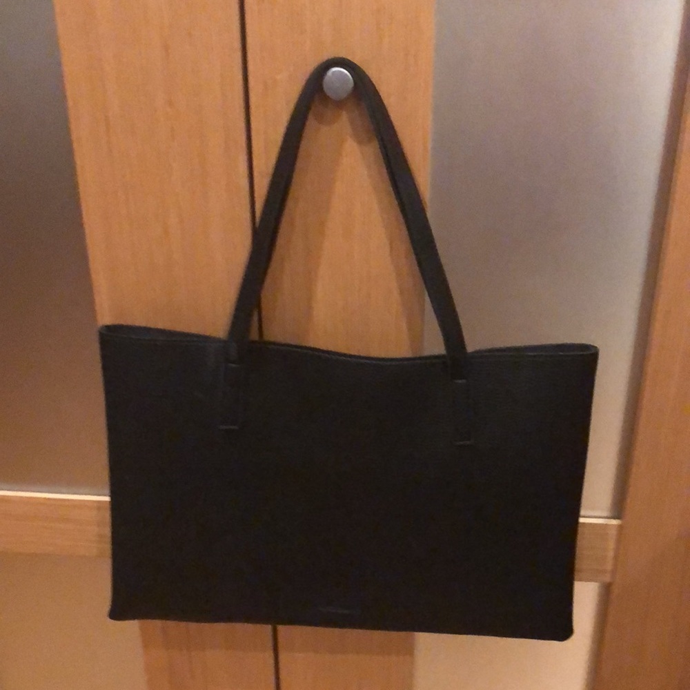 ✔️ Donated Vince Camuto Pebbled Vegan Leather Luck Tote Bag (discount) - Picture 12 of 16